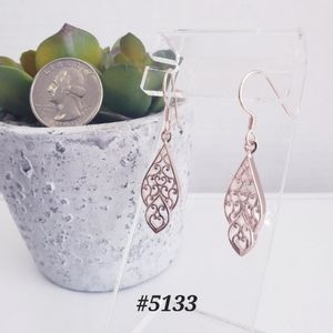 💟Scrollwork Earrings / floral detail Rose gold plated